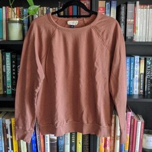 Universal Thread pullover